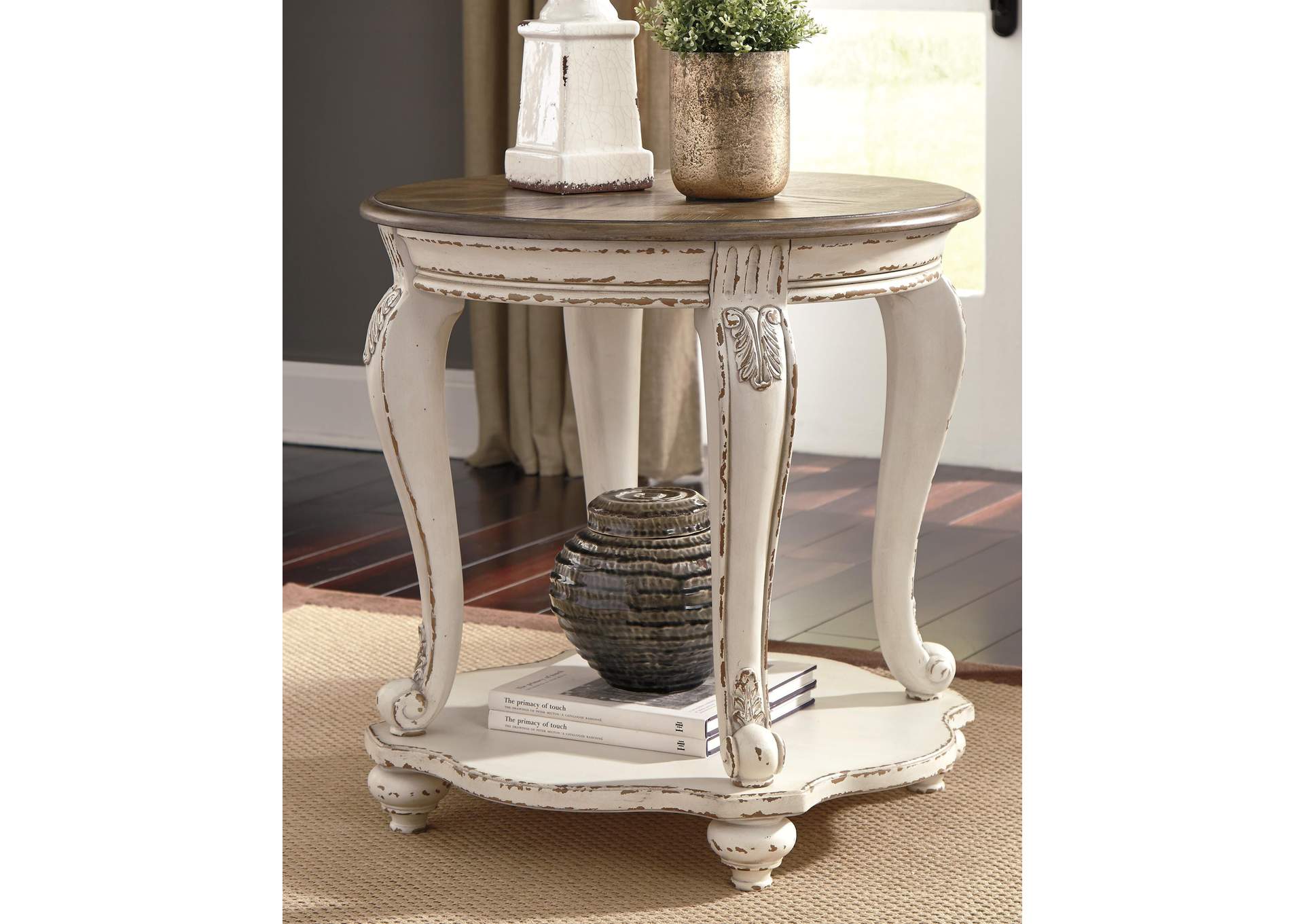 Realyn Coffee Table with 2 End Tables room view