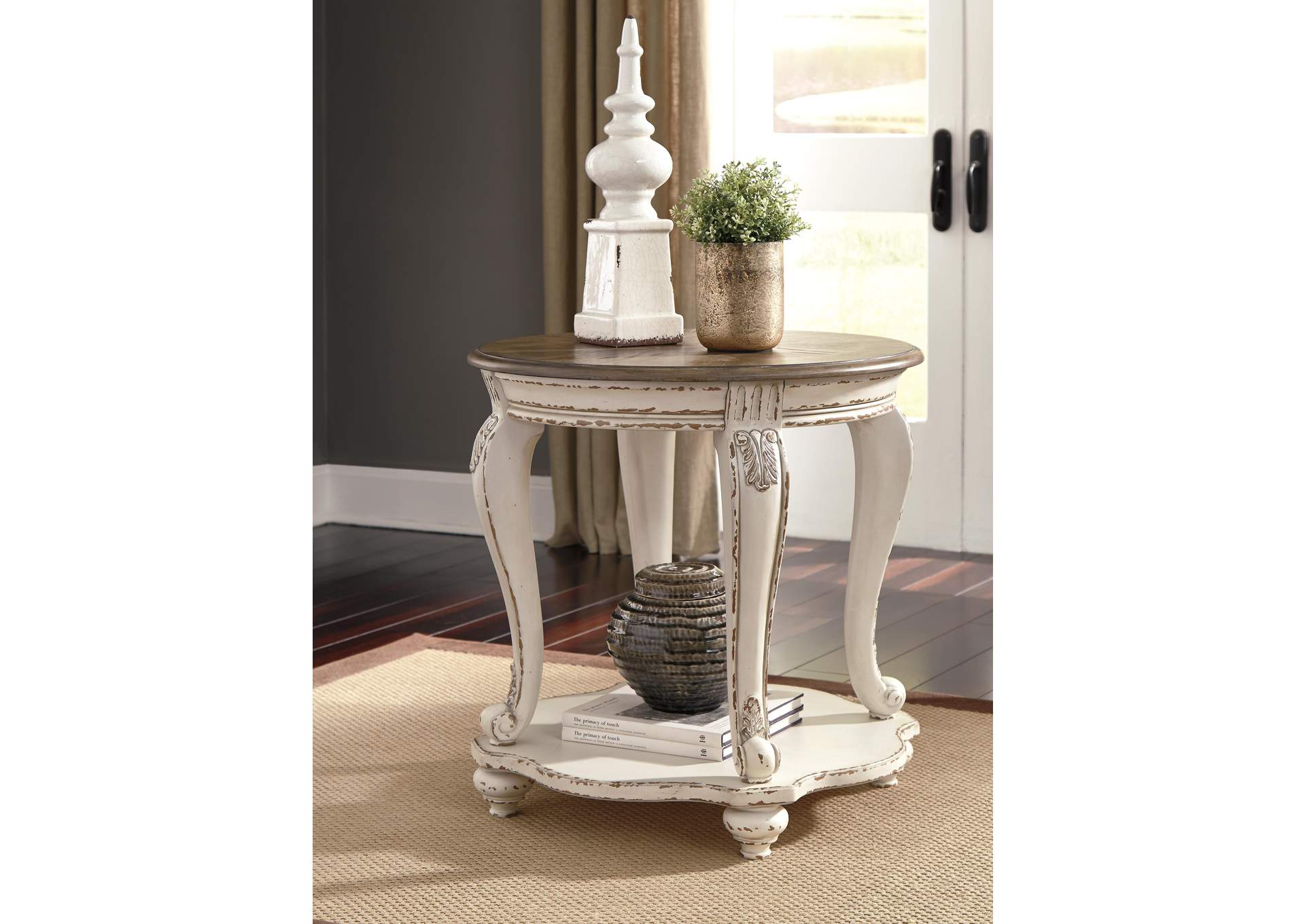 Realyn 2 End Tables