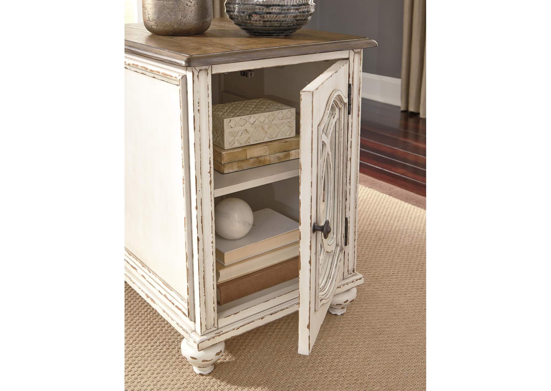 Realyn Coffee Table with 1 End Table detail