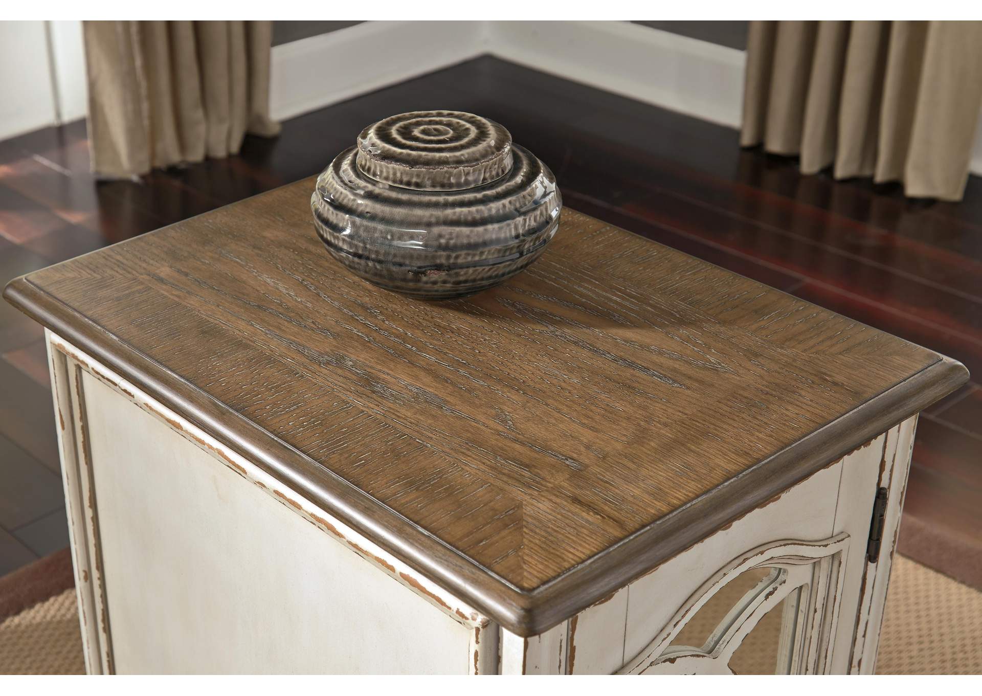 Realyn Coffee Table with 1 End Table