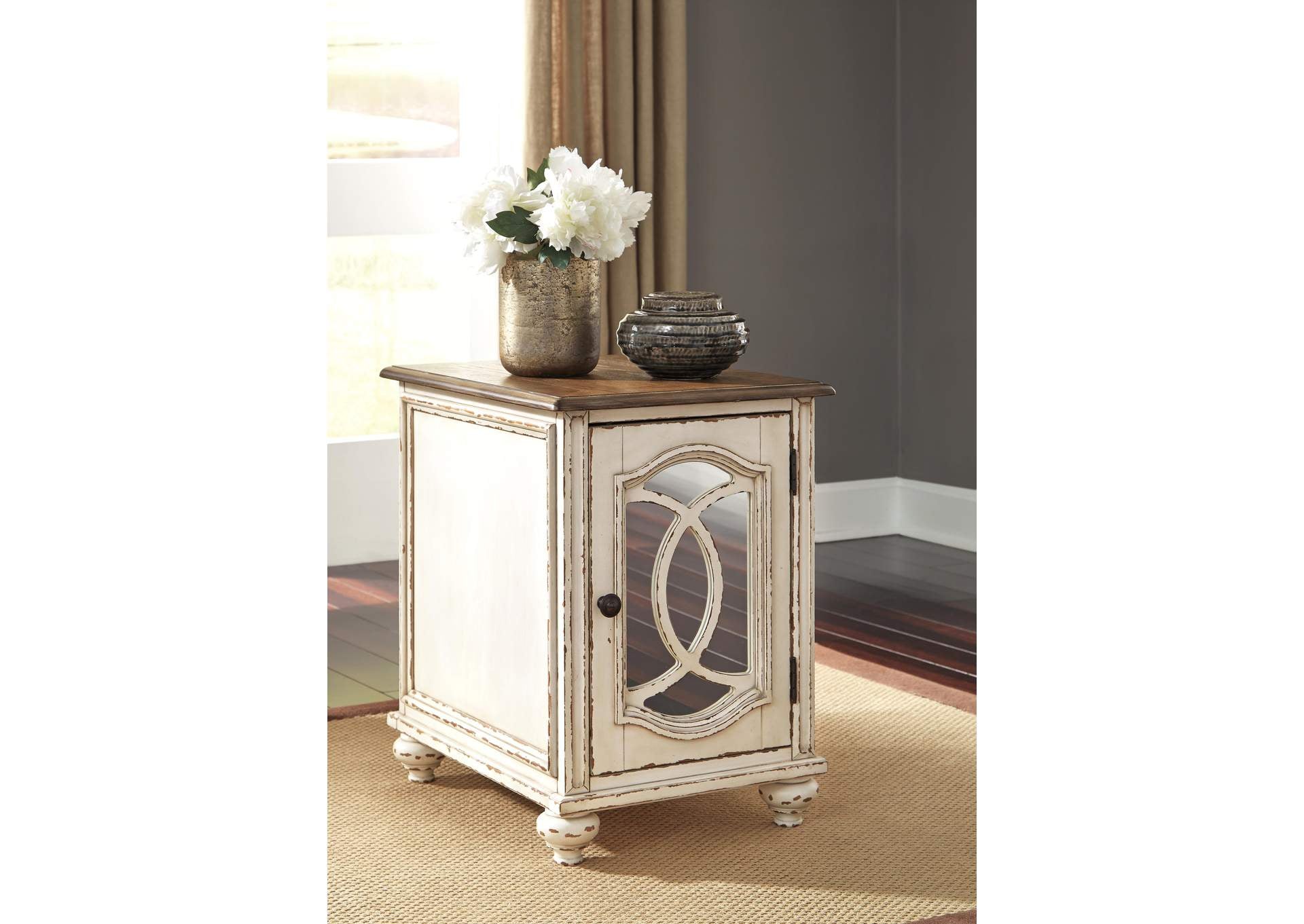 Realyn 2 End Tables
