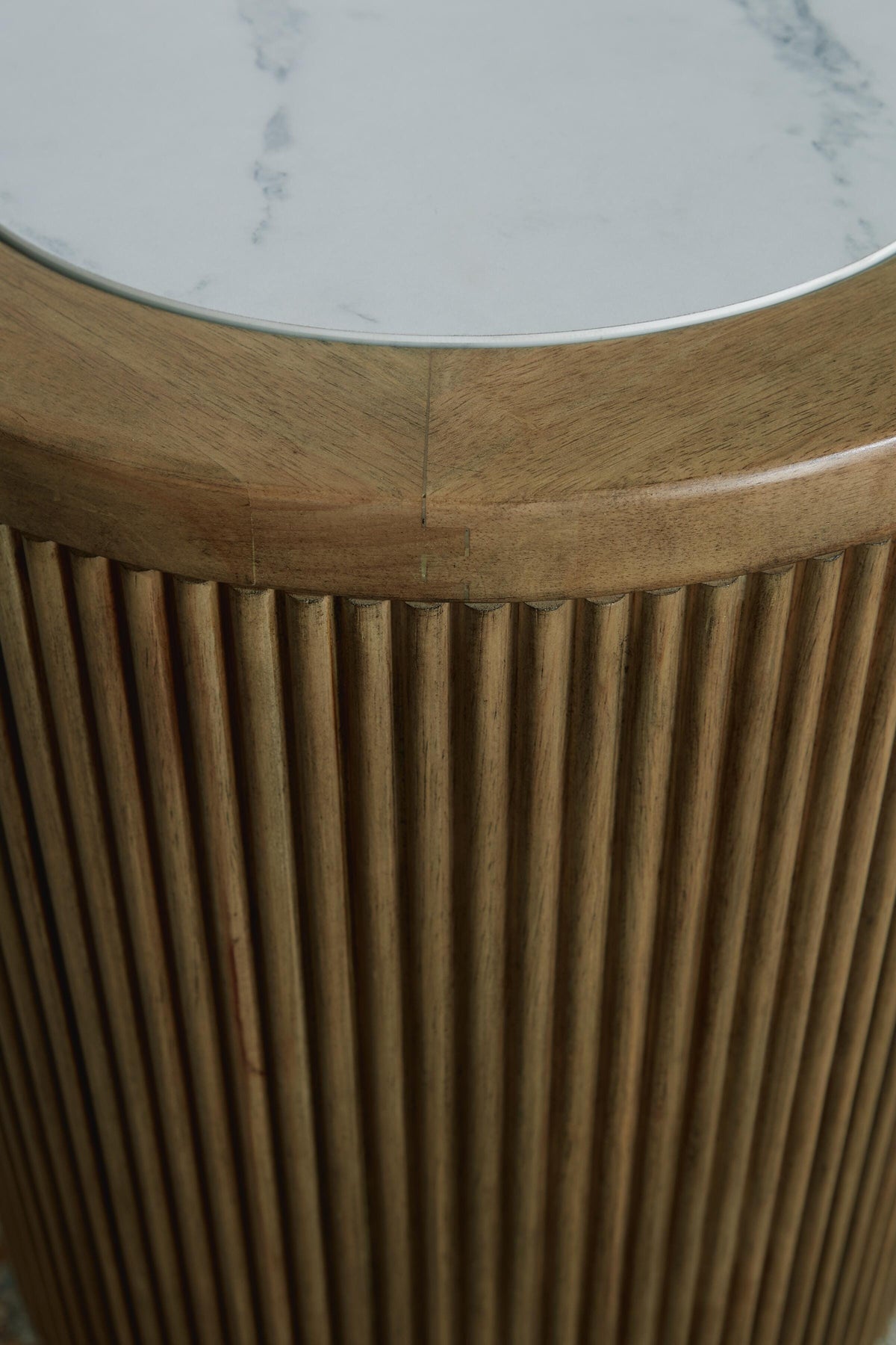 Camdill End Table in Light Brown/White, detail view