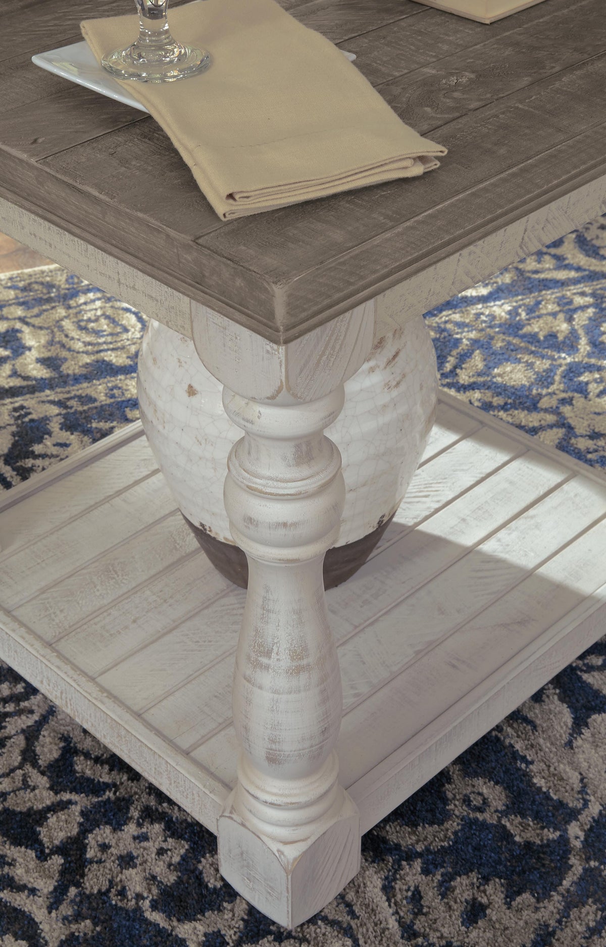 Havalance End Table in Gray/White, detail view