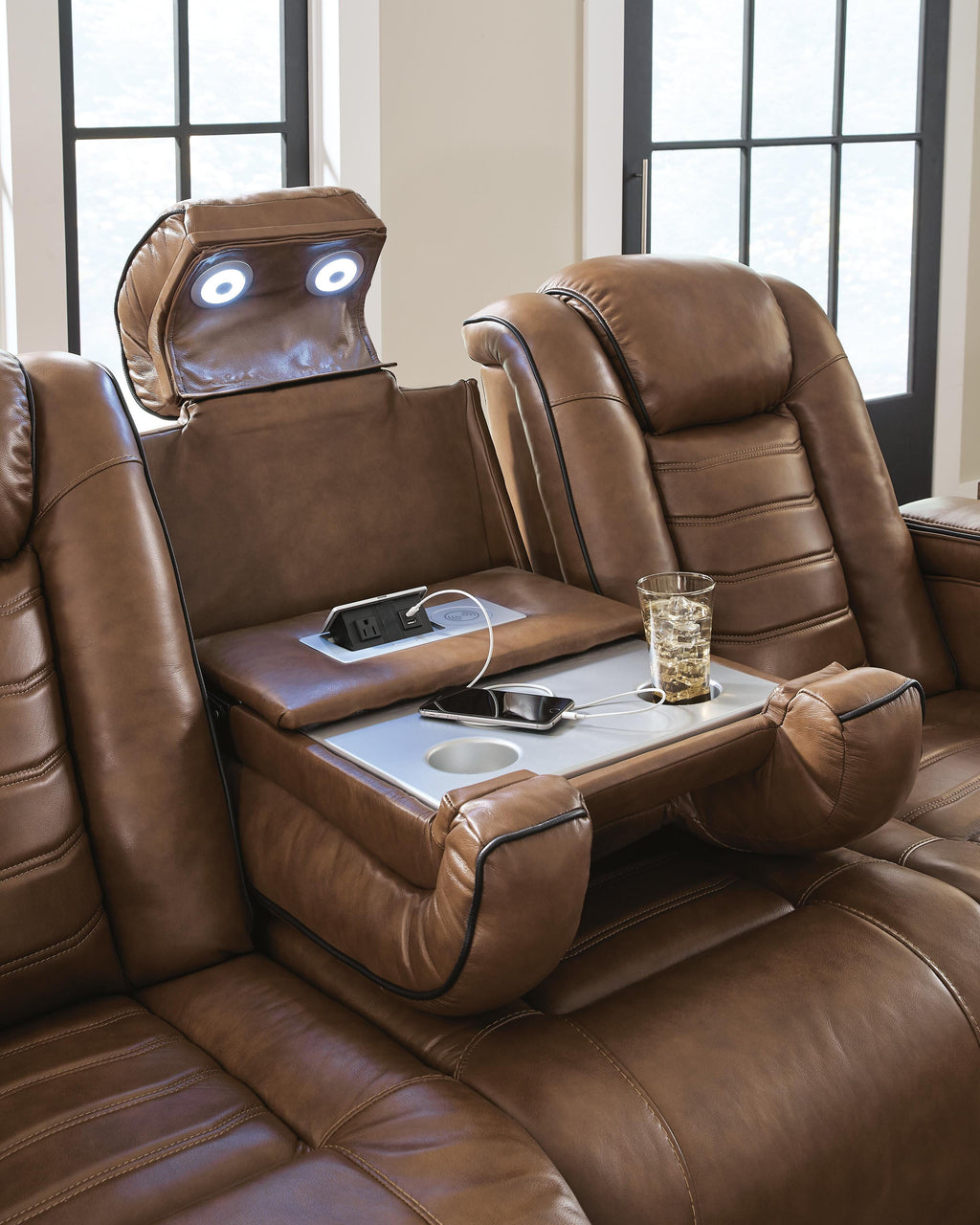 Gruaro Power Reclining Sofa in Amber, detail view