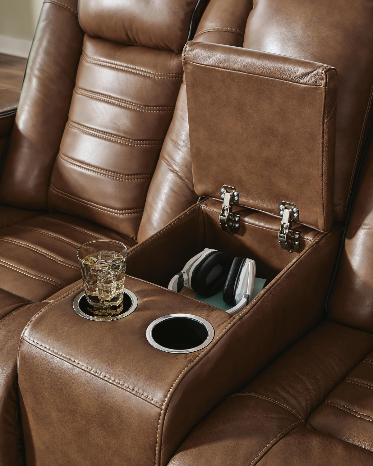 Gruaro Power Reclining Loveseat with Console in Amber, detail view